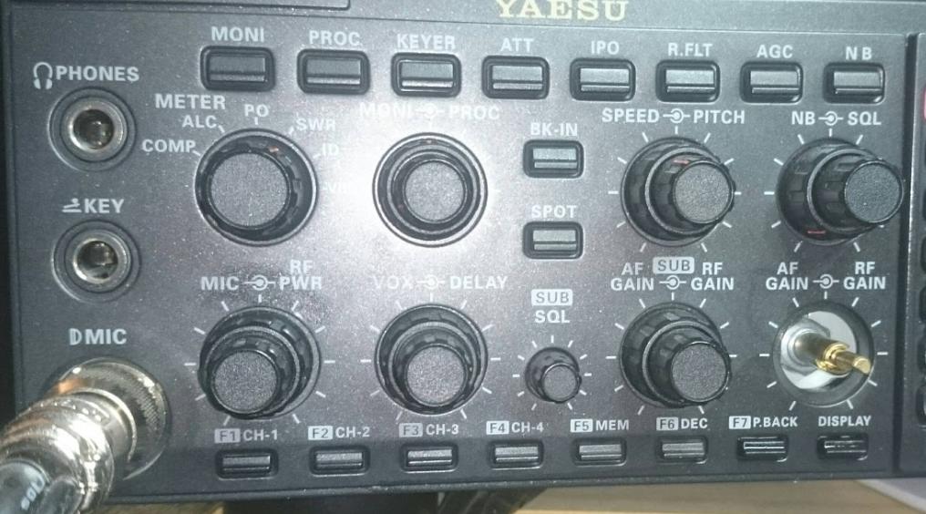 FT2000 Yeasu : Panne / Défaut de fonctionnement du volume Image-face-avant