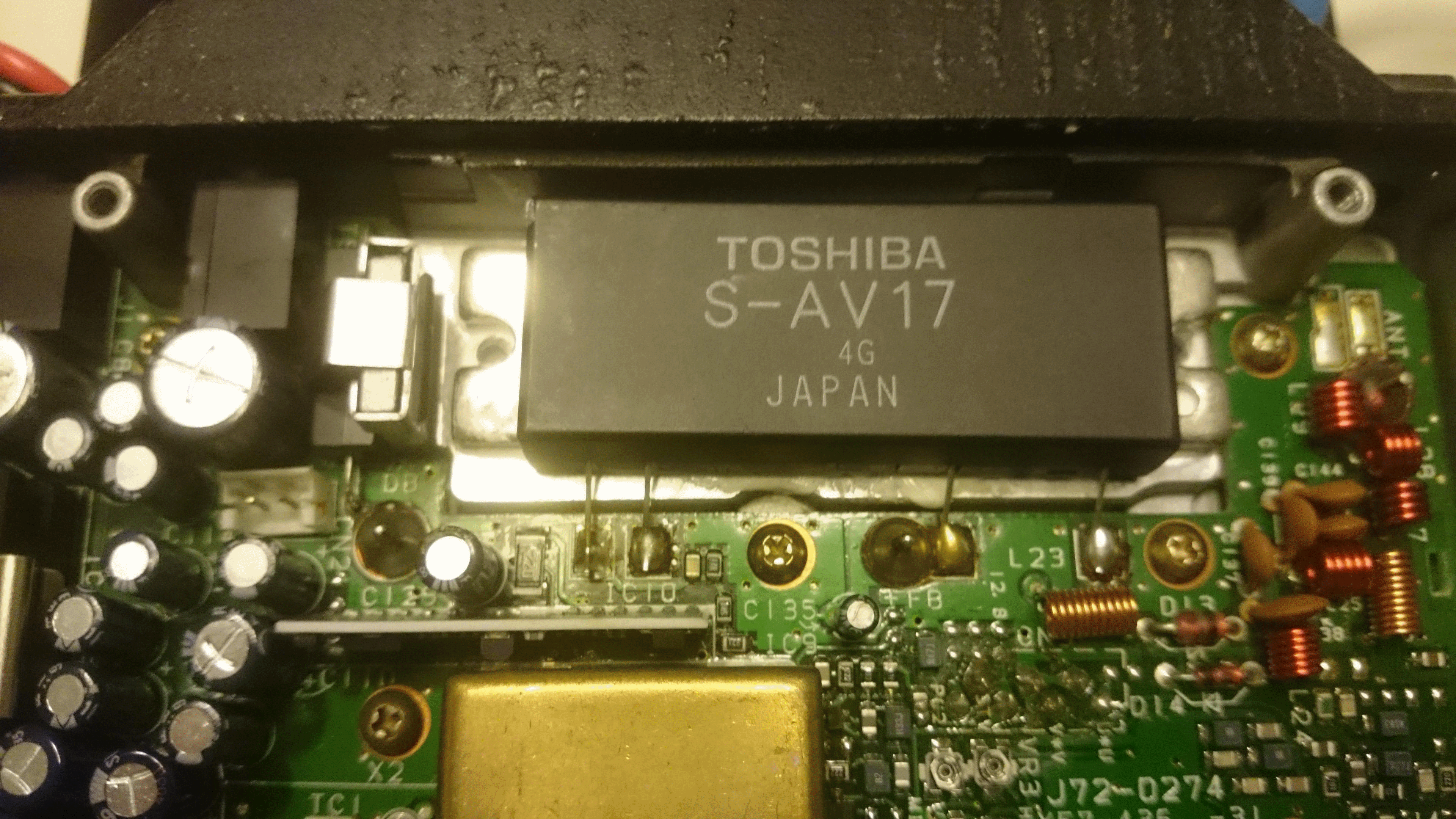 Kenwood TM733 : Problème de puissance ( faible, inexistante ou disparaissant en quelques secondes ) - Idem Alinco DR605 03-pa-sans-capot